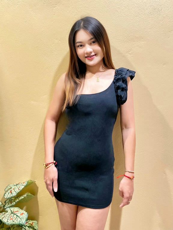 Meme 23 years old is a naughty young Thai masseuse